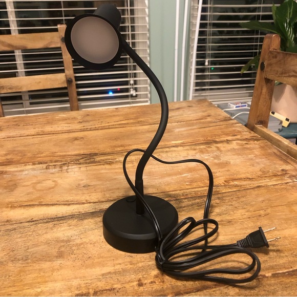 HOME LUMINAIRE Flexible LED Desk Lamp.  New In Box. - Picture 6 of 8